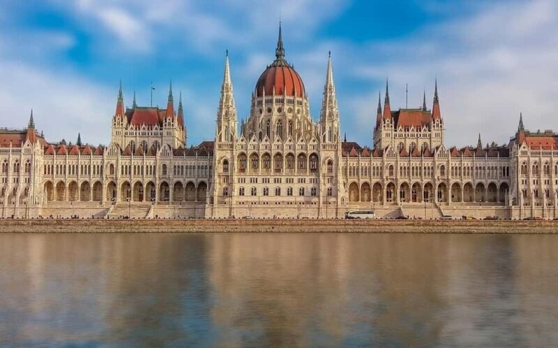 From Vienna: Budapest Private Tour History & Views - Cultural and Artistic Highlights