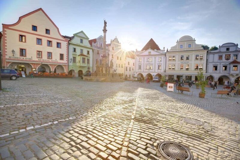 From Vienna: Cesky Krumlov Small-Group Guided Day Trip - Exploring Cesky Krumlov from Vienna: A Comfortable Day Trip