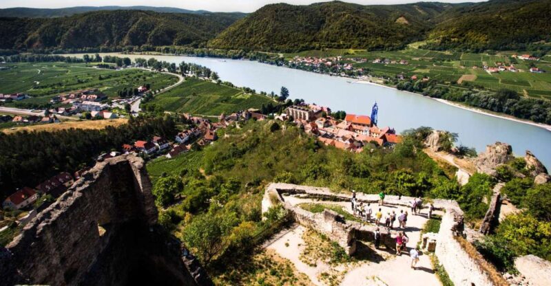 From Vienna: Wachau Valley Day Tour with Wine Tasting - The Experience in Detail
