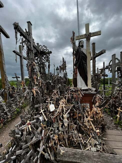 From Vilnius: Hill of Crosses, Pakruojis Manor & Kernav - FAQ