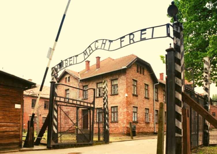 From Warsaw: Auschwitz Day Tour by Private Car with Lunch - Key Points