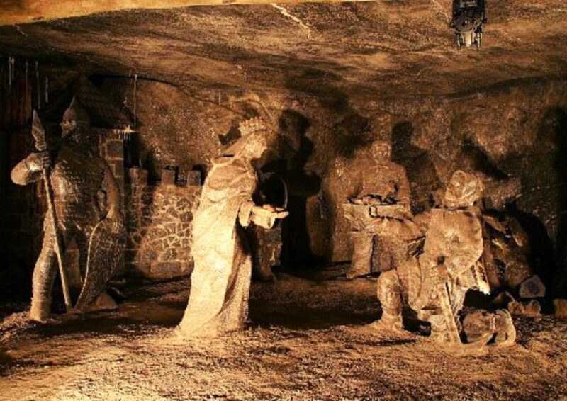 From Warsaw: Krakow & Wieliczka Small Group Tour with Lunch - Key Points