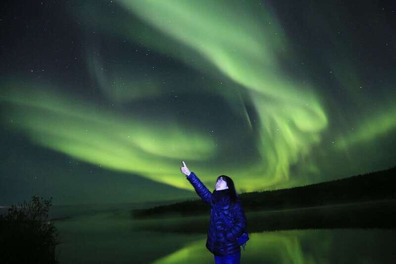 From Yellowknife: Northern Lights Bus Tour with Photos - Key Points