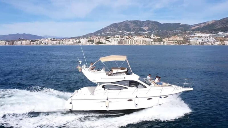 Fuengirola: Sunrise Boat Tour with breakfast and drinks - Key Points