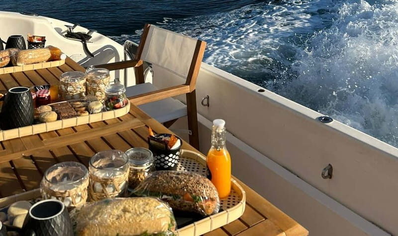 Fuengirola: Sunrise Boat Tour with breakfast and drinks - What’s the Experience Like?
