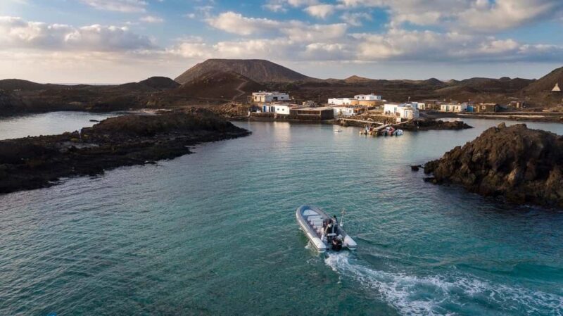 Fuerteventura: 1-hour private mini-cruise to Lobos Island - Key Points