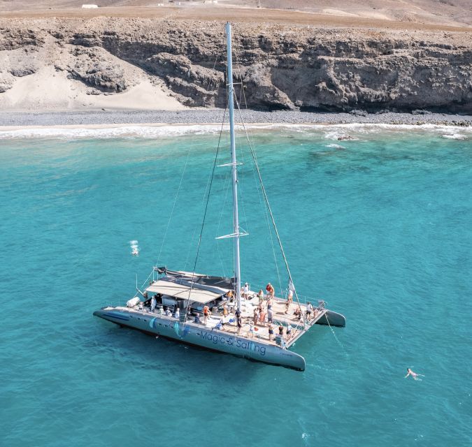 Fuerteventura: Magic Catamaran Trip with Food and Drinks - Mozarabic Chicken Lunch and the Open Bar Wine/Beer Setup