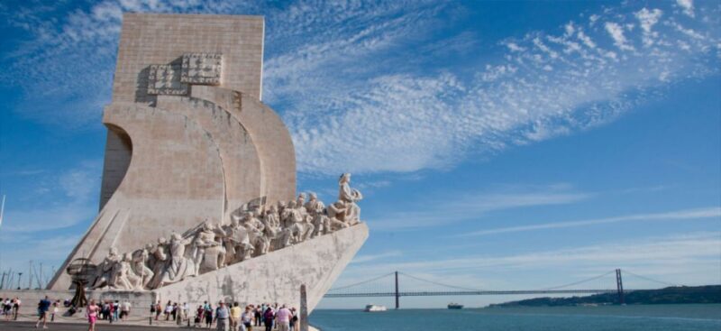 Full city of Lisbon on board of a private car - Key Points