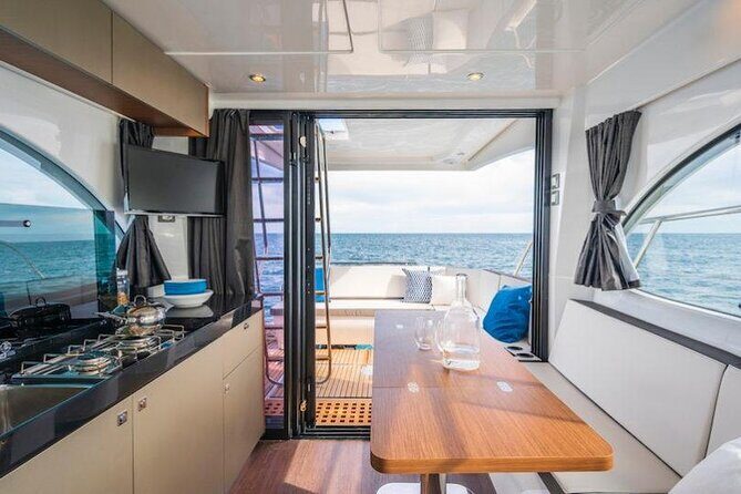 Full day cruise with lunch and aperitif at sunset - An In-Depth Look at the Experience