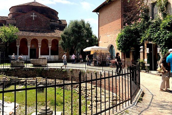 Full-day excursion to Murano, Burano and Torcello from Venice Train Station - FAQ