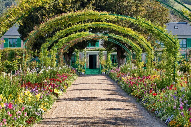 Full Day Giverny Monet's Gardens & Palace of Versailles - FAQ