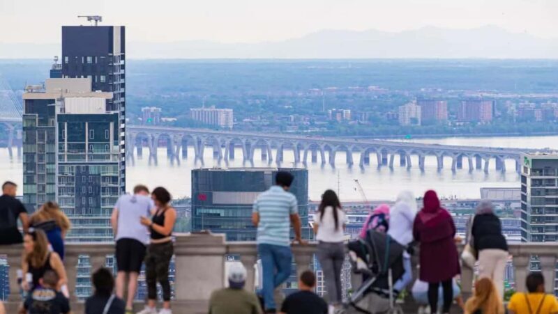 Full-Day Montreal City Tour from Ottawa and optional cruise - Free Time for Lunch and Shopping