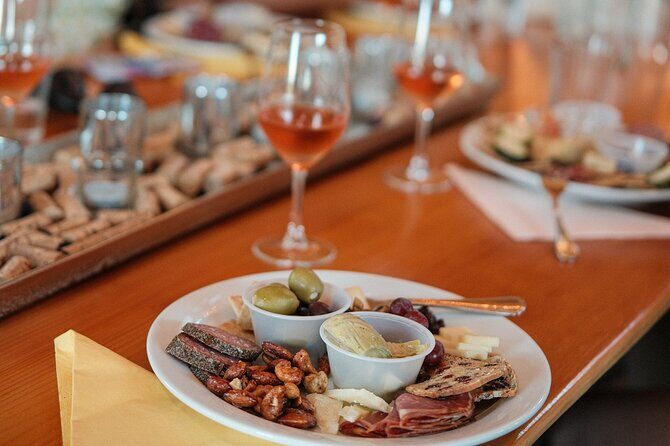 Full Day Pontiac Wine & Cider Tour - Day Trip From Ottawa & Gatineau - The Guides: Knowledgeable and Friendly