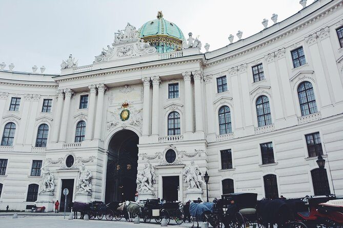 Full day PRIVATE GUIDED VIENNA tour from Budapest with lunch and drinks - Key Points