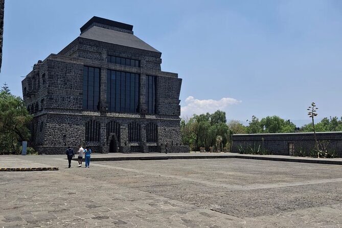 Full-Day Private Tour of Mexico City: Teotihuacan and Xochimilco - FAQ