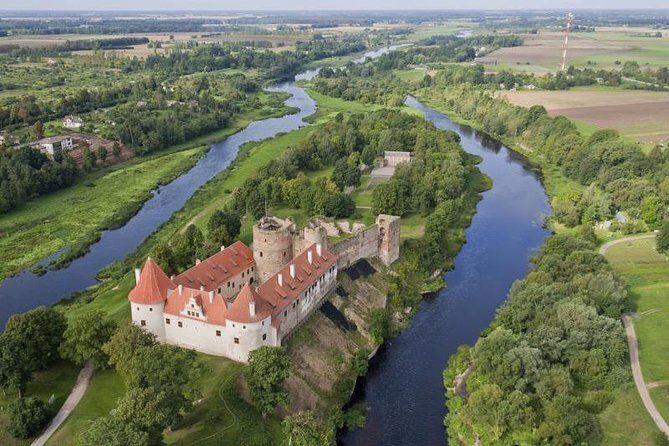 Full-Day Private Trip to Palace and Medieval Castle from Riga - How the Day Unfolds