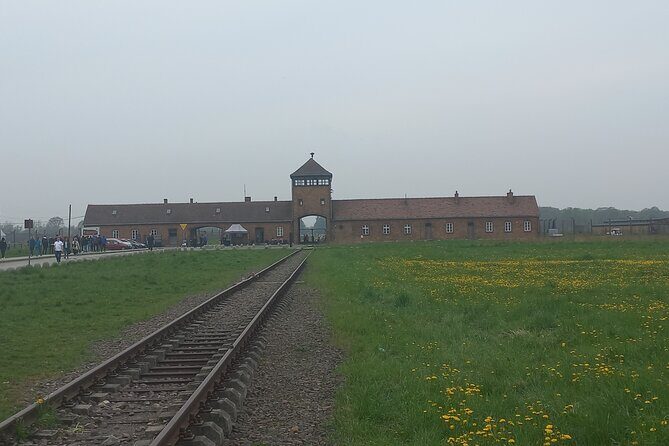 Full-Day Tour From Warsaw to Auschwitz (guided) and Krakow by car - An In-Depth Look at the Experience