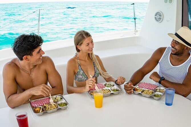 Full Experience Isla Mujeres: Food aboard + Premium drinks + Snorkel + Free time - The Itinerary in Detail