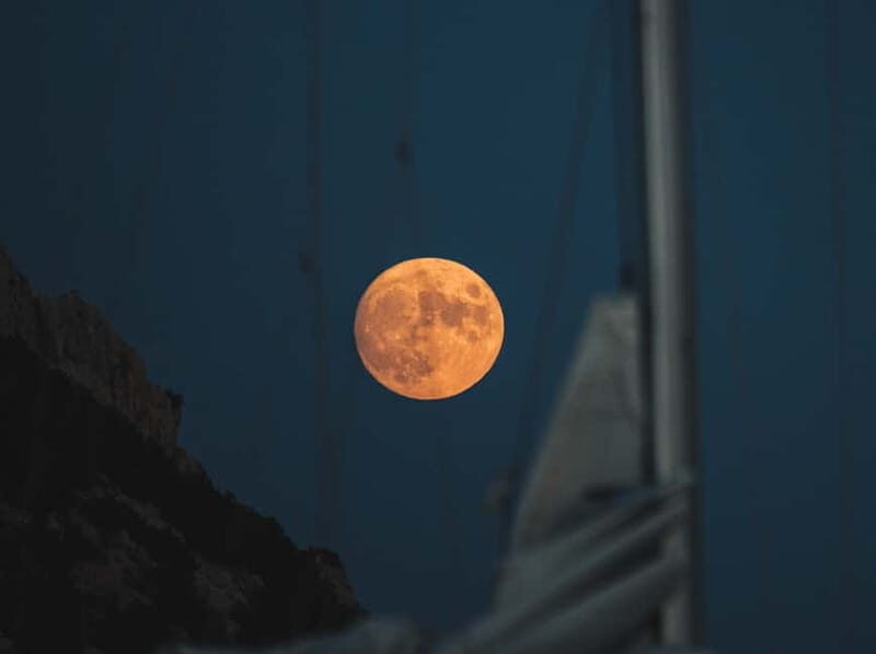 Full Moon Magic 2h Night Sailing in Sotogrande - Key Points