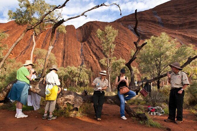 Full Uluru Base Walk at Sunrise Including breakfast - FAQs
