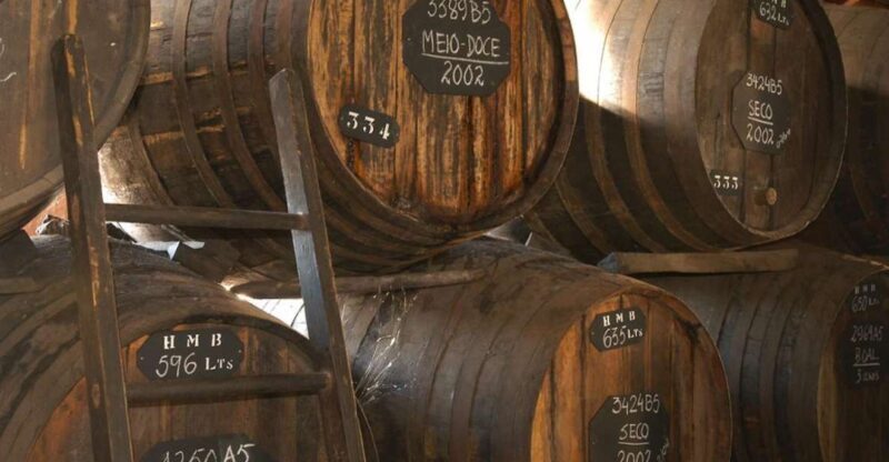 Funchal: H.M. Borges Winery Guided Tour with Wine Tasting - The Decor and Atmosphere