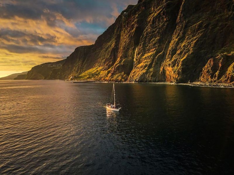 Funchal: Sunset Sailing Tour - Unlimited drinks and the wine selection: the real morale booster