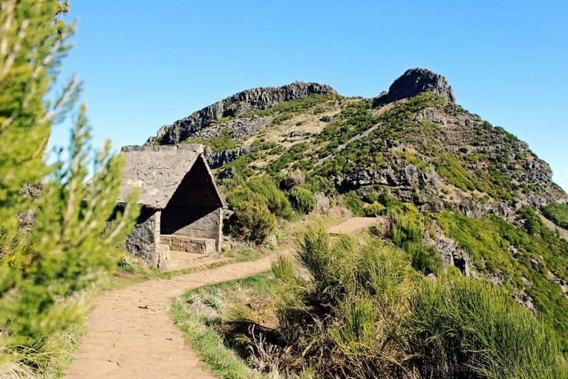 Funchal: Pico do Arieiro & Pico Ruivo Hiking Transfer - Safety and fitness: who should skip this