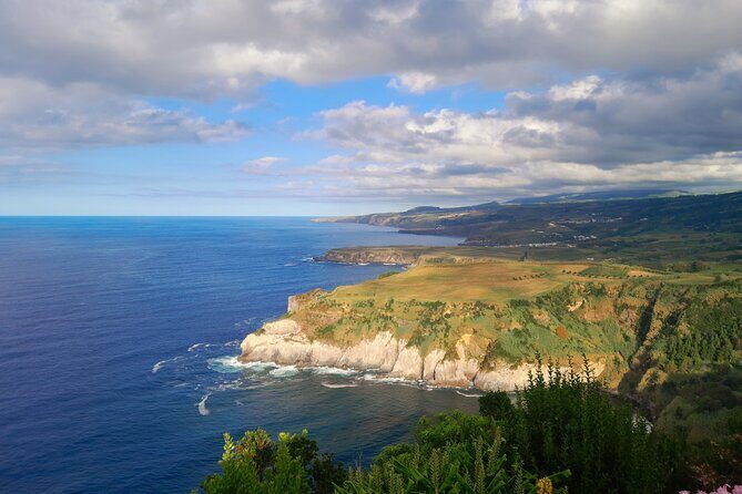 Furnas Volcano Experience: Lush Valleys & Steaming Earth - An In-Depth Look at the Tour Experience