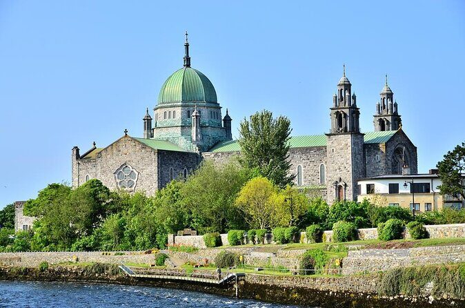 Galway Historic city Tour - 2.5hr Family & Friends Private groups - Key Points