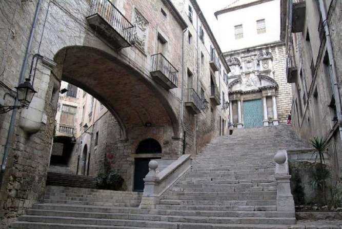 Game Of Thrones Walking Tour in Girona - Girona turns Game of Thrones into a real street map