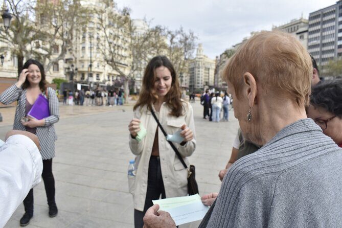Games and History Walking Tour in the Center of Valencia - The Experience in Practice