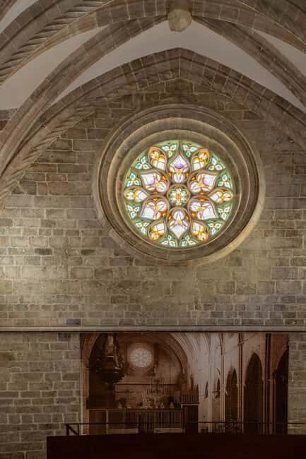 Gandía: Entrance to the Insigne Collegiate Church of Gandía - Key Points