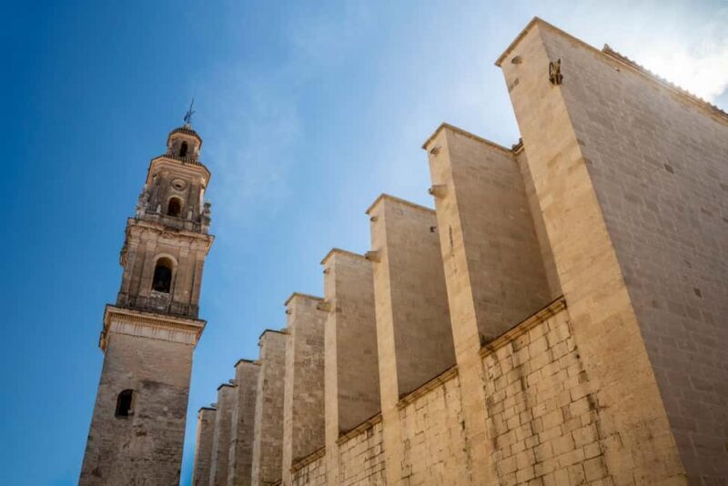 Gandía: Entrance to the Insigne Collegiate Church of Gandía - FAQs