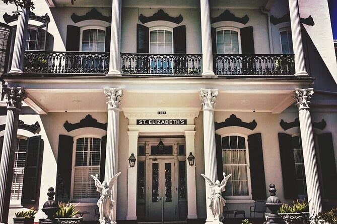 Garden District Celebrities Cemeteries Mansions and Mysteries Walking Tour - Who Will Love This Tour?