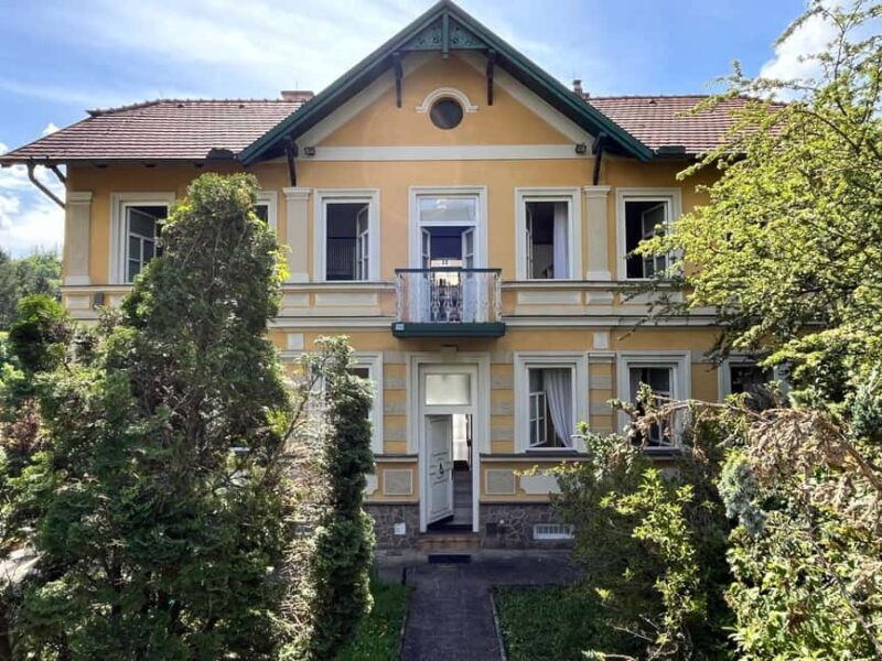 Gars am Kamp: A guided tour of the Falco Villa - Gars am Kamp: A Guided Tour of the Falco Villa