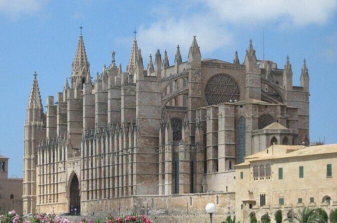 Gaudí and Modernist Art: Guided Tour in Palma de Mallorca - Key Points