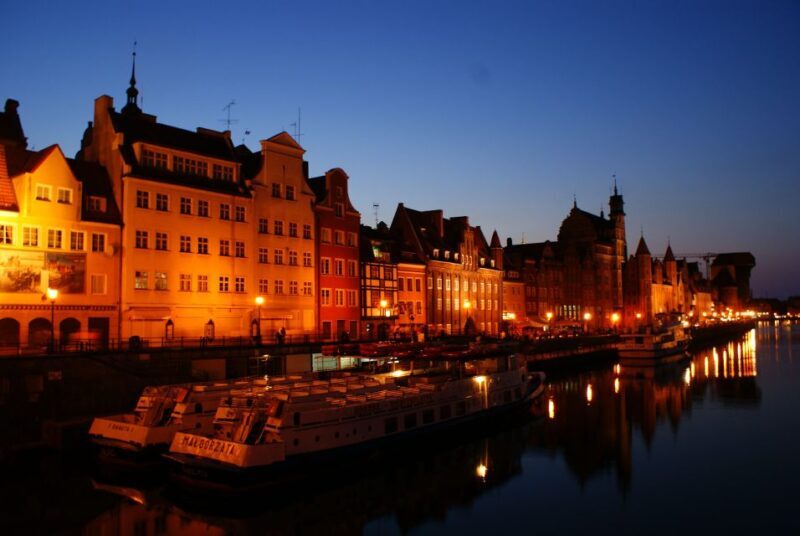 Gdansk: Luxury Old Town Walking Tour For Scandinavians - Key Points
