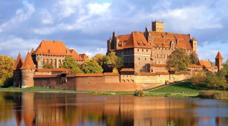 Gdansk: Malbork Castle & Westerplatte Tour with Local Lunch - Key Points