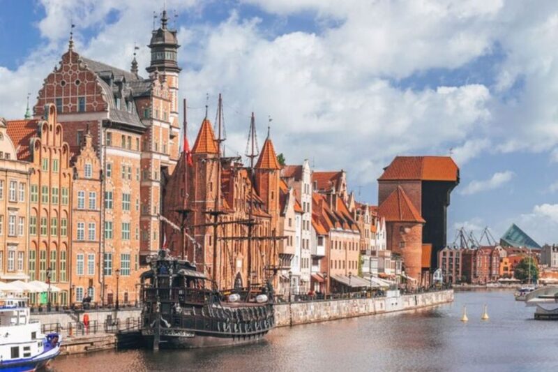 Gdansk: Private custom walking tour with a local guide - Introduction to the Tour