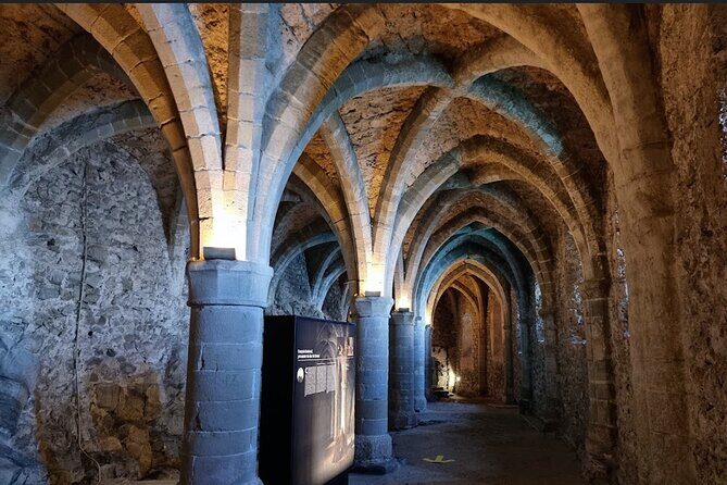 Geneva day tour to Chillon castle and Chaplin's World - FAQs