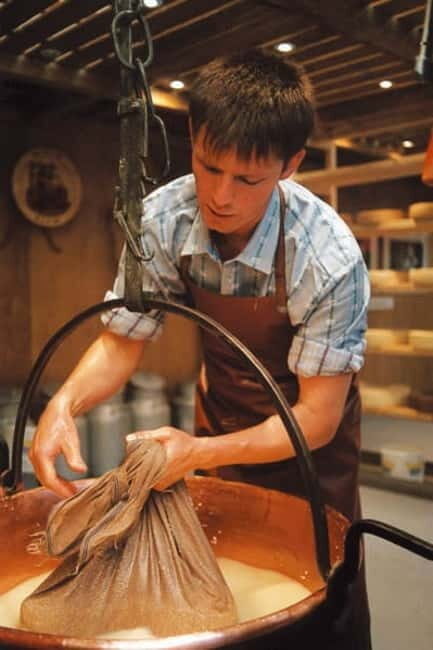 Geneva: Gruyères Tour with Chocolate, Cheese & Golden Train - What to Expect on the Day