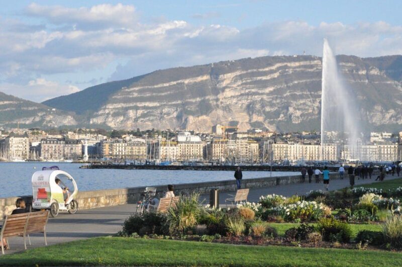 Geneva: Highlight Tour in TukTuk - Exploring Geneva in a New Light