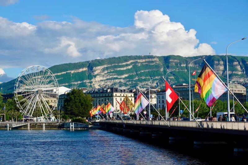 Geneva: Private 2,5-Hour City Highlights Guided Walking Tour - Exploring the Old Town