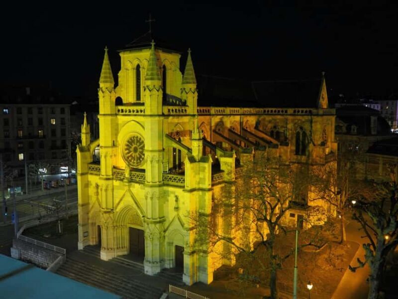 Genevas Winter Wonderland: A Festive Christmas Private Tour - The Sum Up