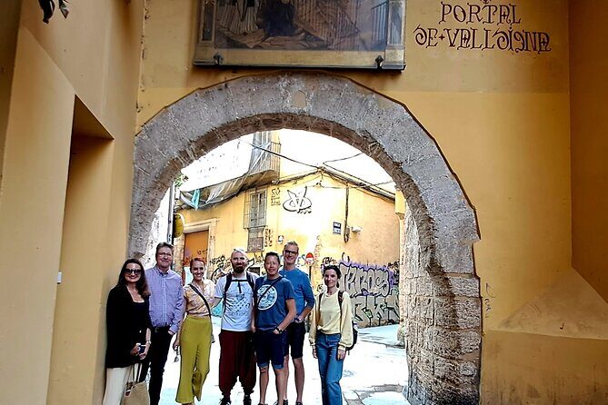 Genuine Valencian tapas tour with a pinch of History - Key Points