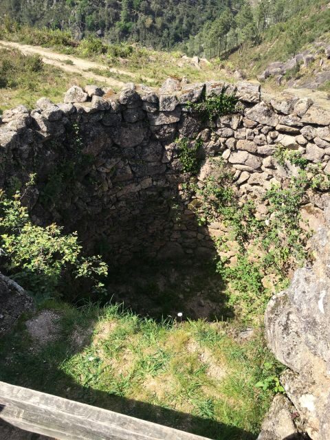 Gerês National Park Waterfalls and wolf village in 4x4 - Key Points