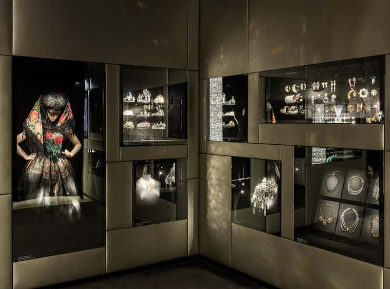 Get Crafty with Crystals: Your DIY Swarovski Workshop - Who Will Love This Experience?