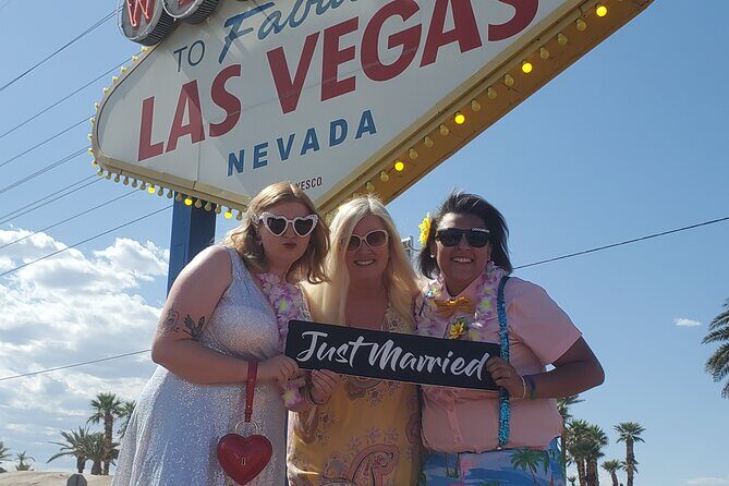 Get Married at the Fabulous Las Vegas Sign + Photos - Who Might Not Love It?