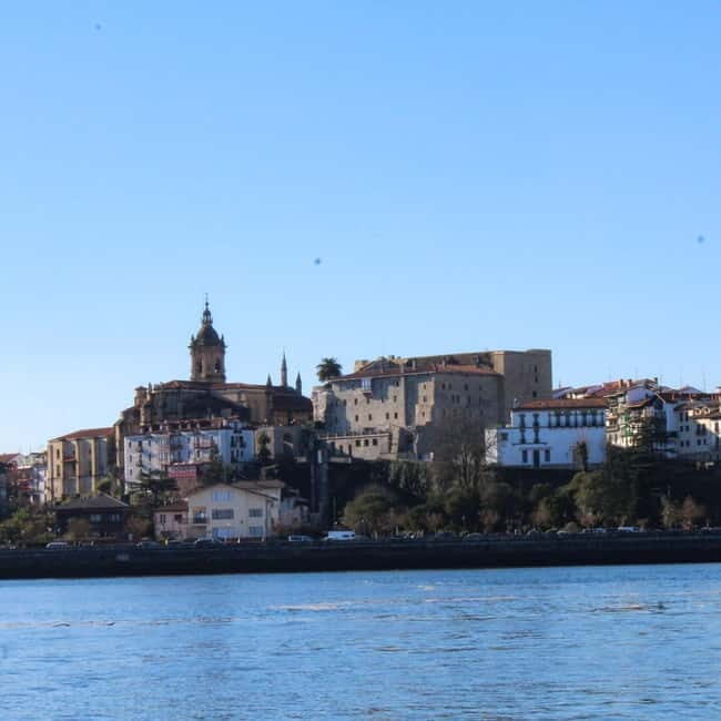 Get to know Hondarribia by sea. Audio-guided boat tour - Exploring Hondarribia from the Water