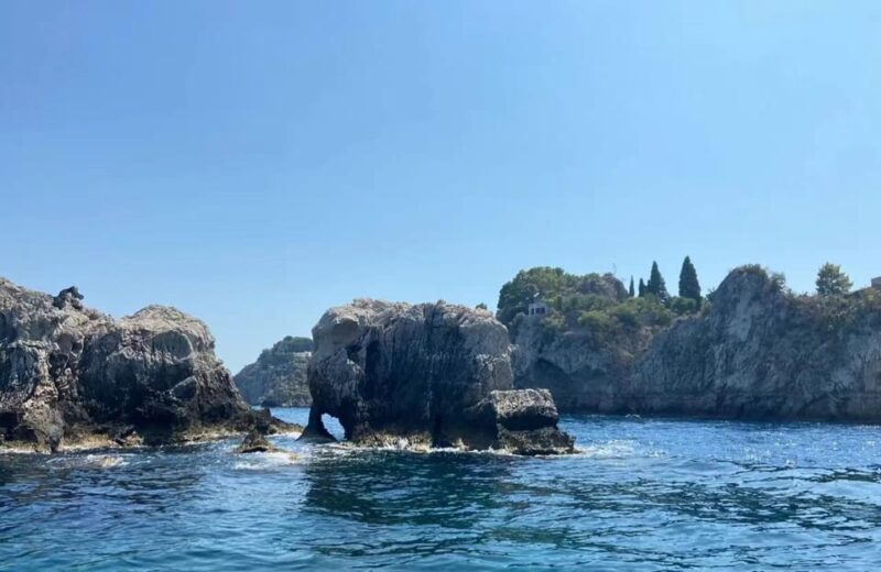 Giardini Naxos: Isola Bella and Grottos Cruise with Aperitif - Discovering the Giardini Naxos: Isola Bella and Grottos Cruise with Aperitif
